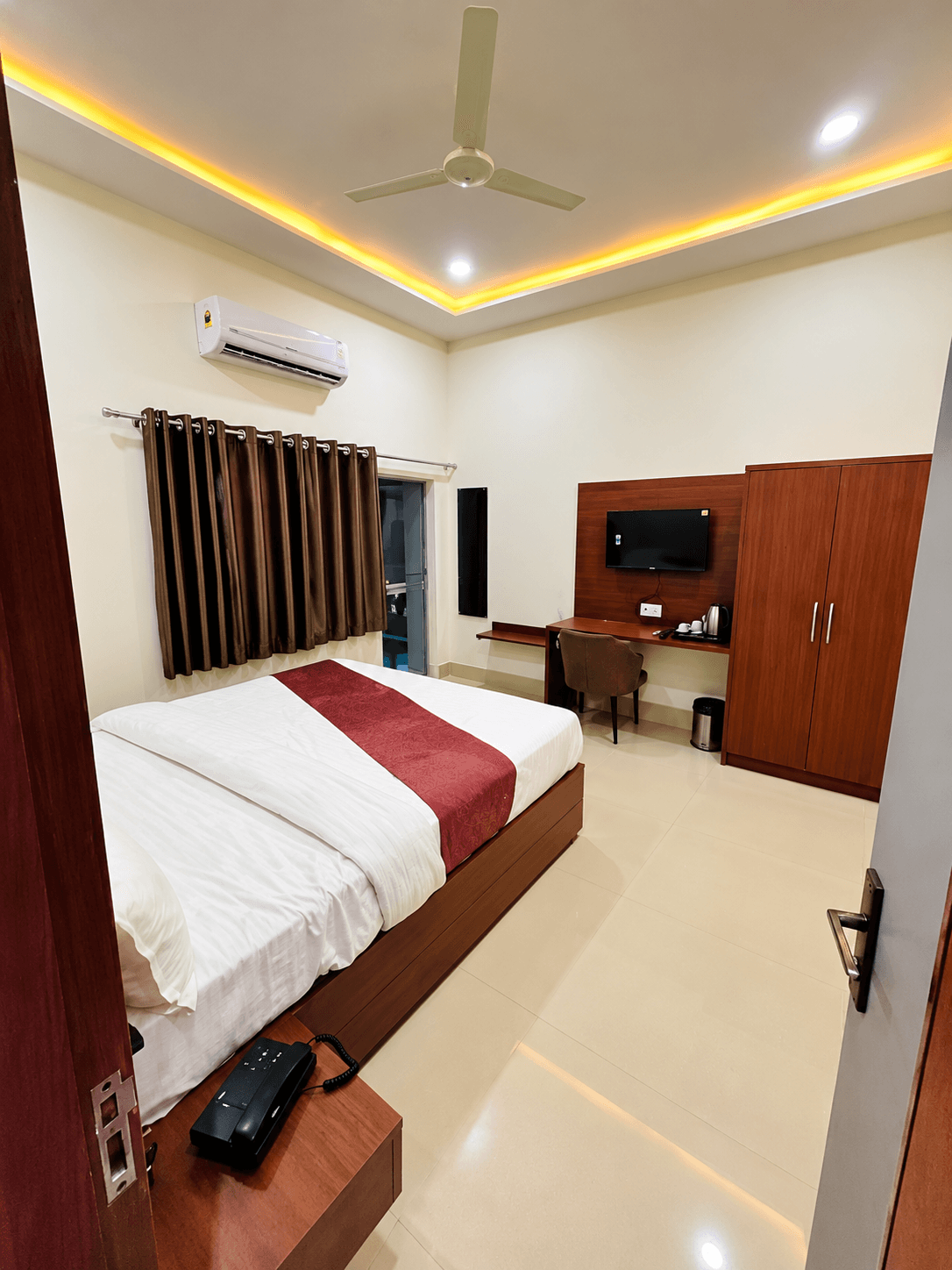 Wardrobe & Full Room View